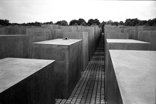 Berlino, P03-053-11
Memoriale dell'Olocausto, il più solenne monumento dedicato alle vittime progettato dall'arch. Peter Eisenman, 2005
Berlino (Germania)