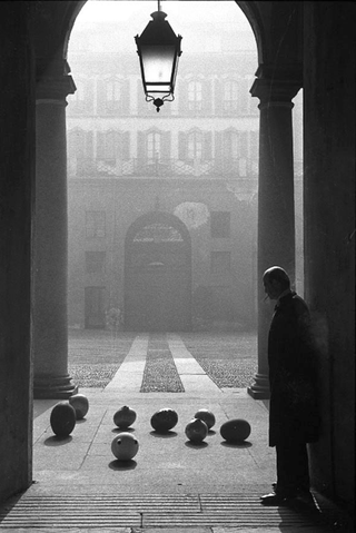 Lucio Fontana, 042-099-18
Lucio Fontana, 1960
Studio Lucio Fontana, Milano (Italia)